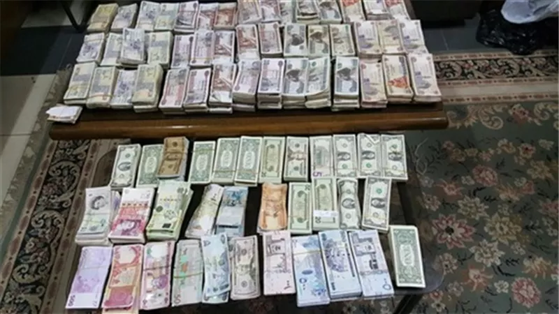 ضبط عملات اجنبية ومحلية بحوزة صاحب محل أدوات كهربائية بالغربية 
