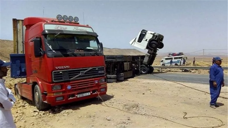 مصرع سائق وإصابة 2 آخرين فى حادث انقلاب سيارة بصحراوى البحيرة