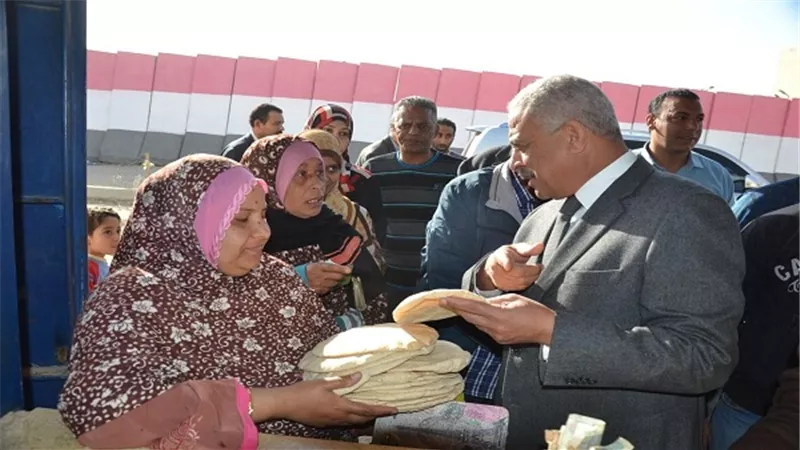 محافظ السويس يتفقد مجمعات المخابز والمرافق وحالة النظافة بشوارع المدينة