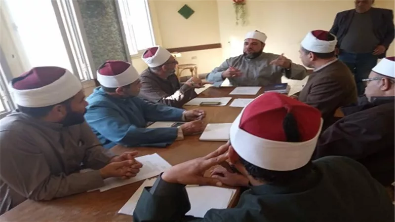 وكيل أوقاف السويس يشدد على مديري الادارات الفرعية الالتزام بضوابط العمل