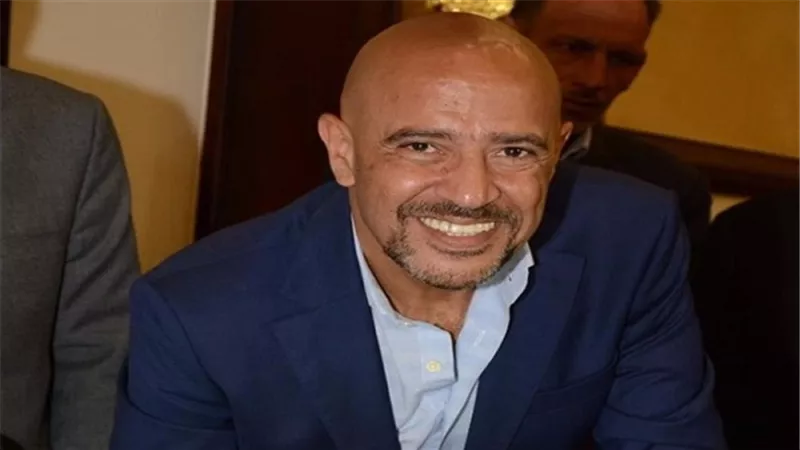 الفنان اشرف عبدالباقي يحتفل باليوم العالمي للتطوع مع مؤسسة الهلال الاحمر المصري بالقرية الفرعونية 