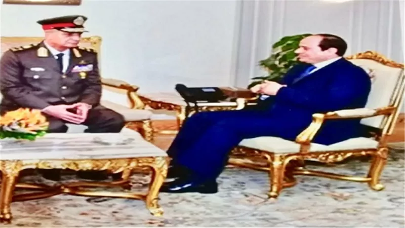 الرئيس السيسي يلتقي بوزير الدفاع والإنتاج الحربي