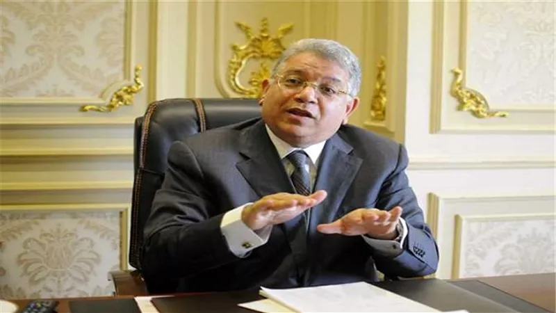 شيحة يلتقي نقيب الأطباء وعمداء كلية الطب لبحث قانون المستشفيات الجامعية  