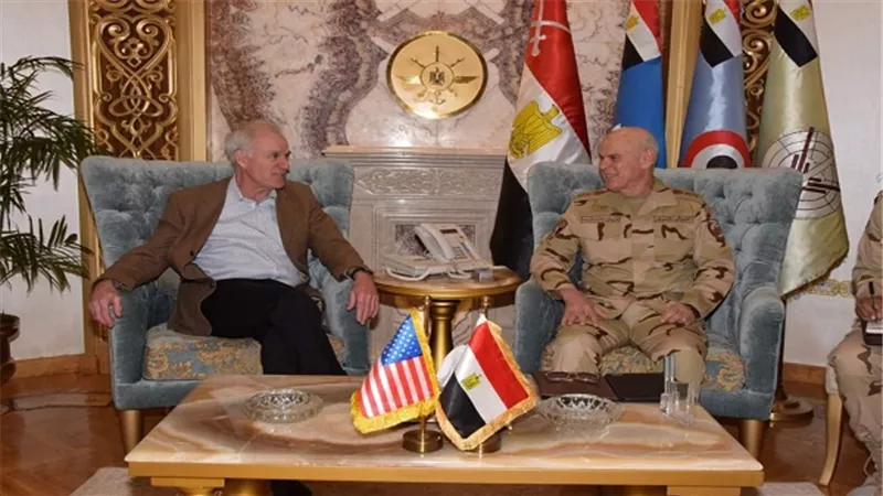 رئيس أركان حرب القوات المسلحة يلتقى وزير البحرية الأمريكى