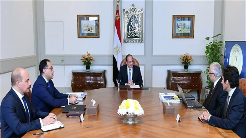 الرئيس السيسي يجتمع مع رئيس الوزراء ووزير التعليم
