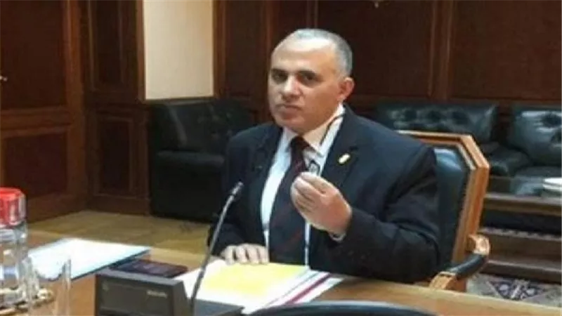 وزير الرى يزور موقع تنفيذ أعمال الحماية من اخطار السيول بمحمية وادى دجلة بالمعادى 