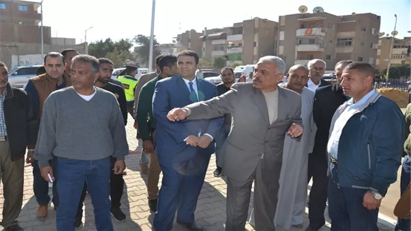 رفع التراكمات ومخلفات المباني من جميع مناطق أحياء السويس