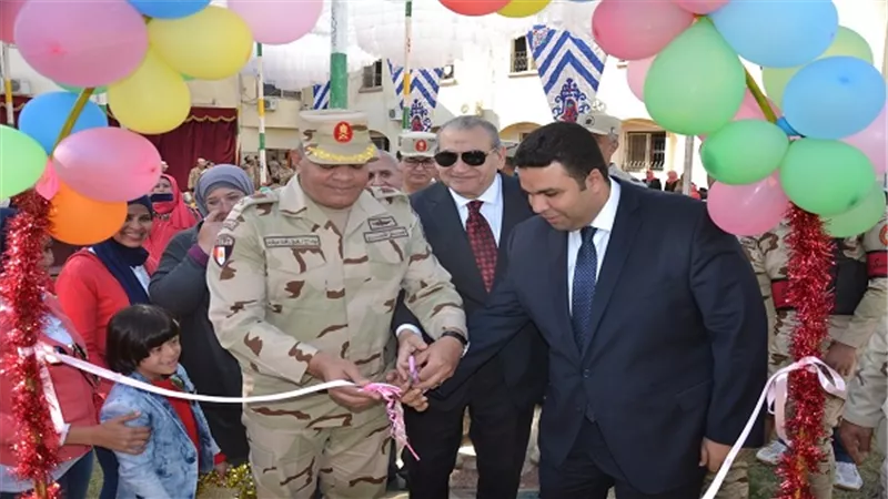 بالصور.. قائد الجيش يفتتح معرضا للمشغولات اليدوية بجمعية الصفاء للمعاق
