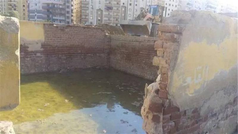 نائب سويسى يطالب بسرعة تجفيف مياه الصرف الصحي التى اغرقت موتى المدافن القديمة   