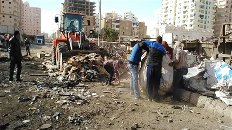 استمرار حملات رفع الإشغالات تمهيداً لتطوير منطقة السحاب بالسويس