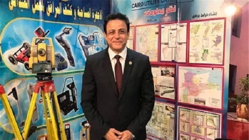 لفتة انسـانية من نائب محافظ القــاهـرة نحو عـامل نظافة 