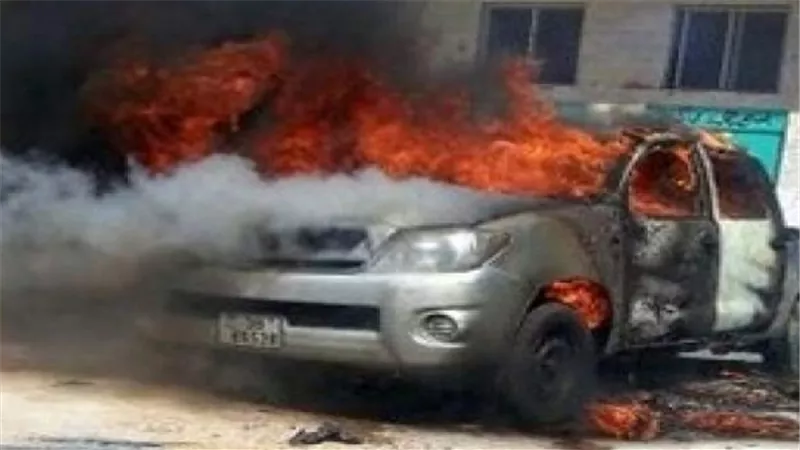 ضبط شخص قام بإشعال النيران بسيارة آخر لخلافات بينهما بالرمل