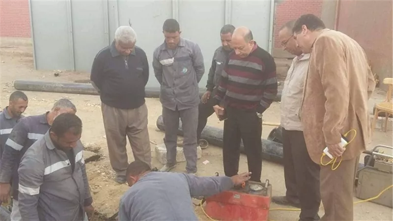 بالصور.. مياه الفيوم تنجح فى التغلب على مشكلة انخفاض منسوب المياه أمام مأخذ محطة طامية 