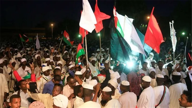 مسؤول محلي سوداني يعلن استقالته تضامنًا مع المحتجين