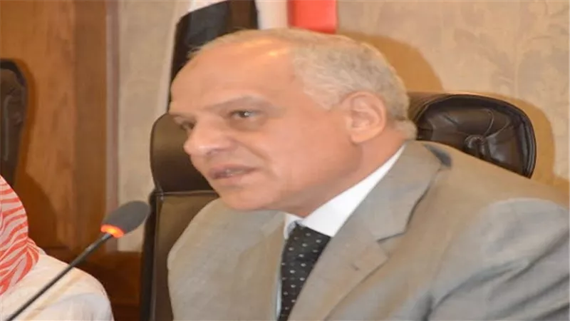 بالمقلب العمومى بشبرامنت محافظ الجيزة يراقب خطوط سير سيارات القمامة والأوزان بها