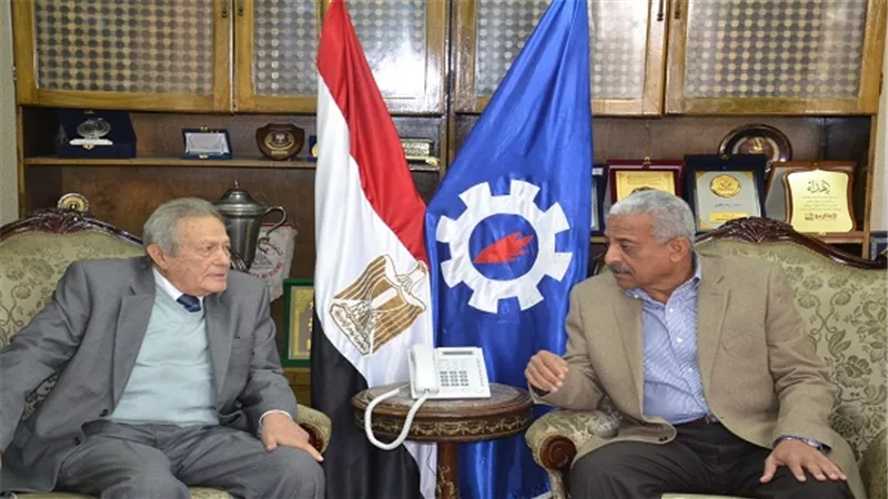 محافظ السويس يبحث مع رئيس مجلس ادارة مكتبات مصر إنشاء مكتبة عامة بالمحافظة