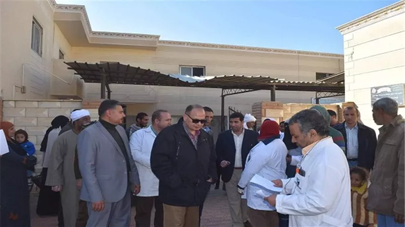 محافظ الفيوم يفاجئ مستشفي طامية المركزي ويؤكد علي حل مشاكل المرضي
