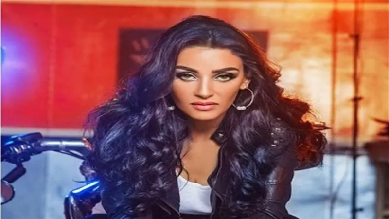 هبة الأباصيري تصل شرم الشيخ لتقديم حفلي عمرو دياب وتامر حسني بمناسبة احتفالات رأس السنة الجديدة