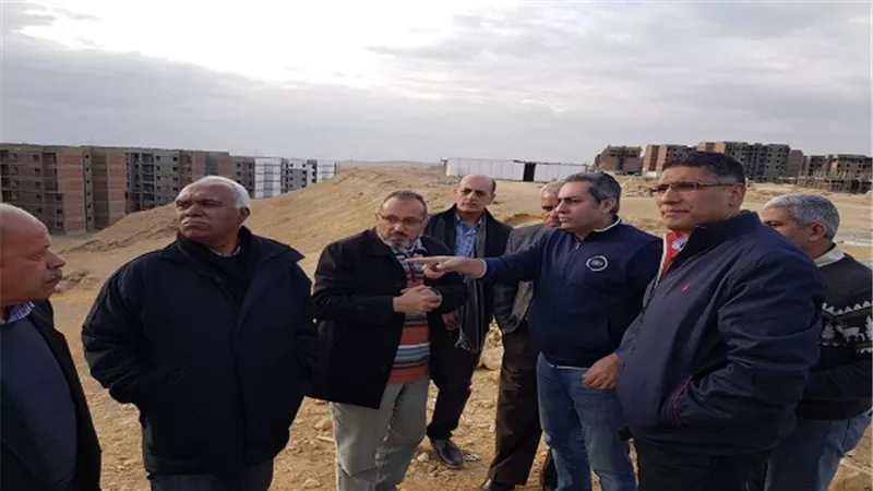 نائب وزير الإسكان يتفقد المشروعات المختلفة التى يجرى تنفيذها بمدينة القاهرة الجديدة