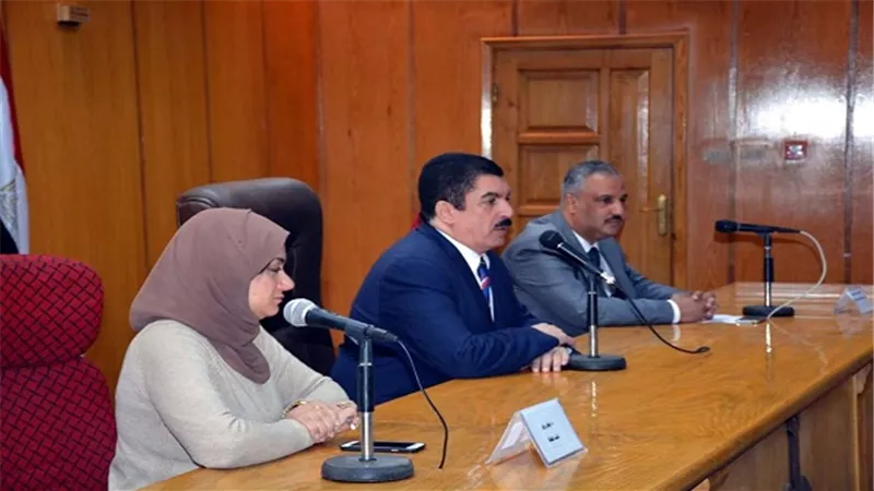 مرزوق  ونائبته يعقدان إجتماعا مع أعضاء نادي الفتاه والمرأة لتفعيل مبادرة 