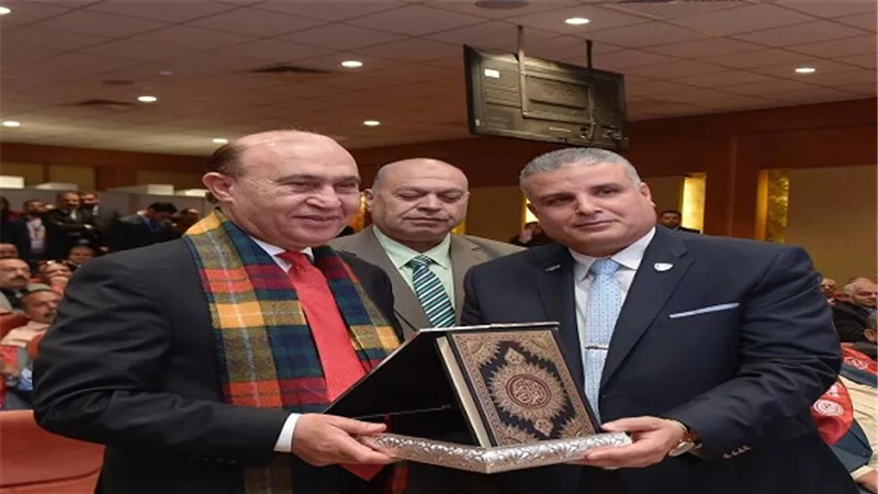 الفريق مهاب مميش يكرم 302 من قيادات هيئة قناة السويس والعاملين المحالين للتقاعد بمدن القناة