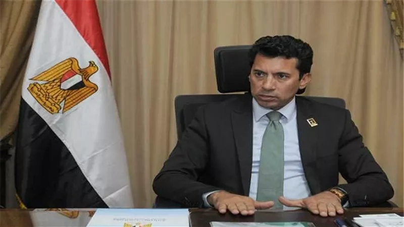 أشرف صبحى لـ 