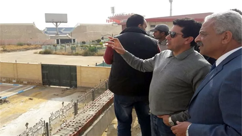 وزير الشباب ومحافظ السويس يتفقدان مشروع انشاء وحدة الطب الرياضى بالمدينة الرياضية
