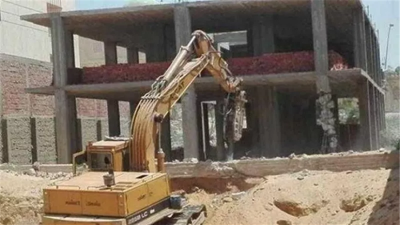 ايقاف أعمال بناء مخالف ومصادرة الخلاطة بالبساتين
