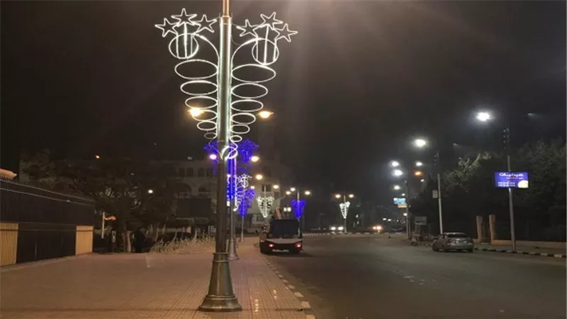 القاهرة تتزين لإستقبال أحتفالات أعياد الميلاد المجيد