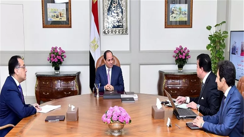 الرئيس السيسي يجتمع مع رئيس الوزراء ووزير التعليم العالي والبحث العلمي