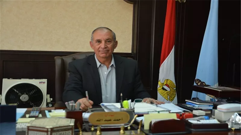 محافظ البحر الأحمر يتابع الأعمال بحارة الخدمة بطريق المطار