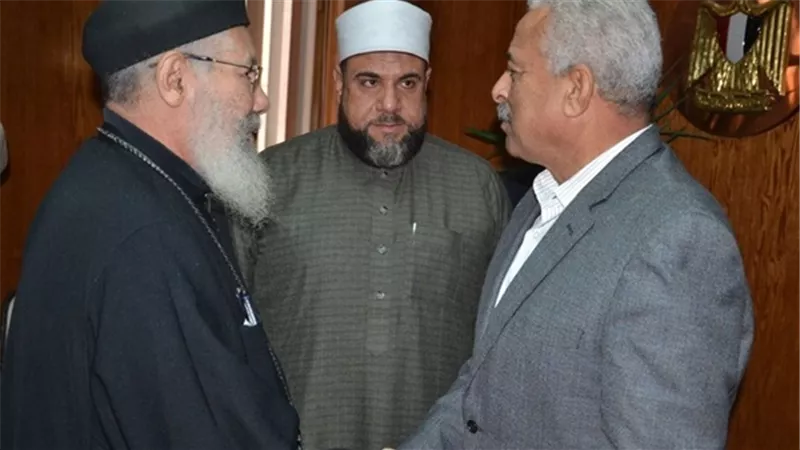 صقر يهنئ اقباط السويس العاملين بديوان المحافظة والاحياء بمناسبة عيد الميلاد المجيد