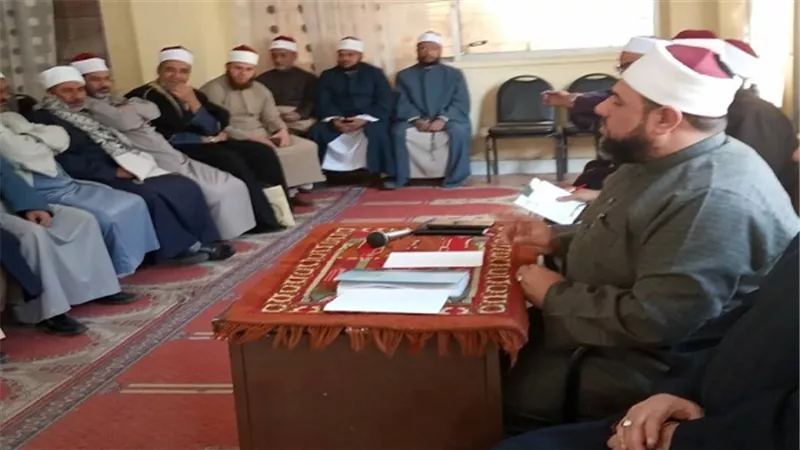 وكيل أوقاف السويس يشدد التزام الآئمة والدعاة بالزى الازهرى 