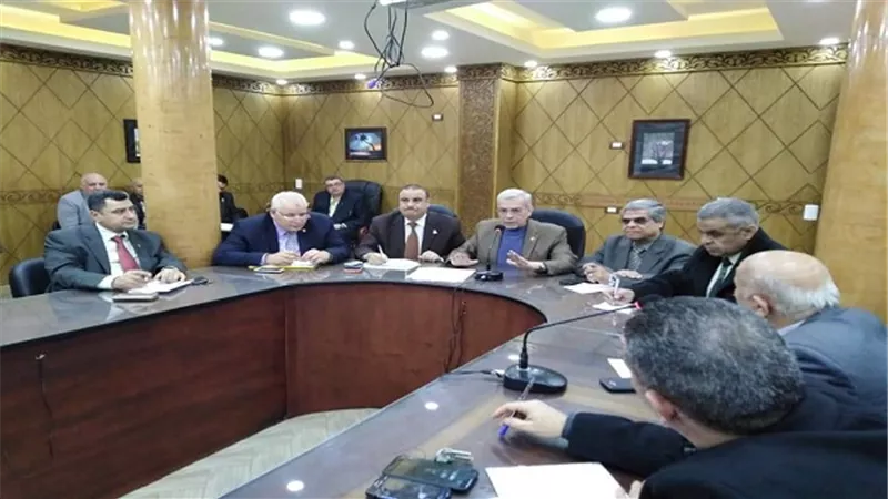 عجلان يجتمع بمديري الادارات للاستعداد لامتحانات نصف العام 