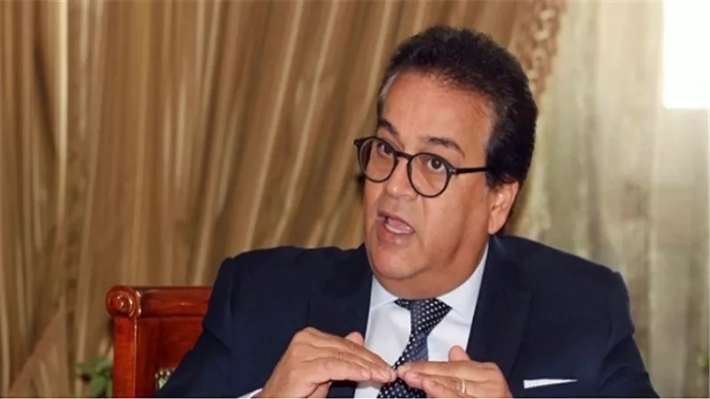 وزير التعليم العالى والبحث العلمى يستعرض تقريرا حول أنشطة المركز القومى للبحوث 