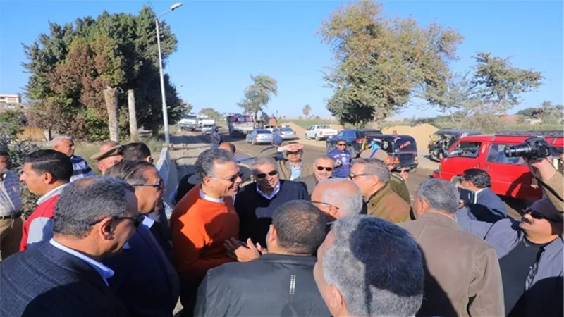 وزير النقل يتابع تطوير طريق المنيا / ابوقرقاص ويوجه بالإنتهاء من الأعمال إبريل القادم