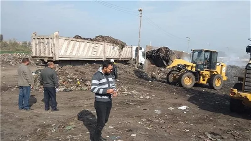 رفع 400 طن مخلفات وفحص عوادم  65 سيارة لمواجهة تلوث البيئة بالشرقية