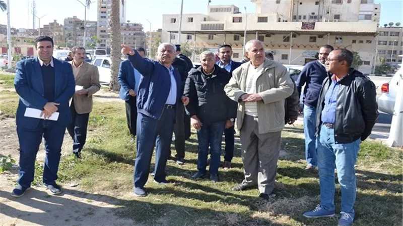 محافظ السويس من الكورنيش القديم: انشاء حديقة عامة وممشي للاهالى