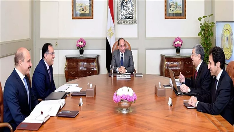 الرئيس السيسي يجتمع مع رئيس الوزراء و وزير الكهرباء