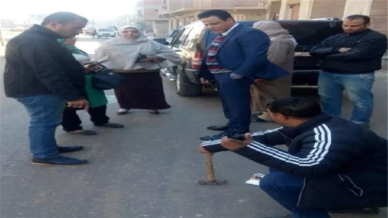 نائب المحافظ: مراجعة صيانة أعمدة الانارة وعرض مشاكل الرصف بمنطقة الملاءة بالتبين