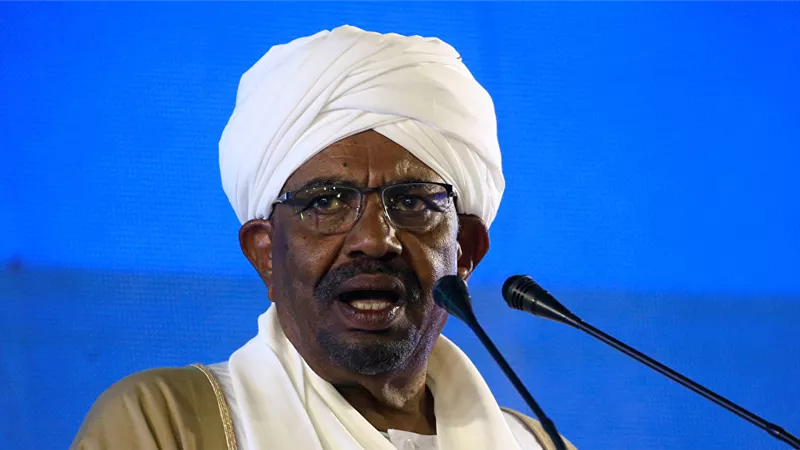 البشير: الشعب هو من يحدد من يصل إلى السلطة عبر الانتخابات