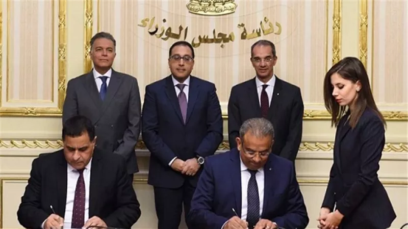 رئيس الوزراء يشهد توقيع بروتوكول تعاون مشترك بين هيئتي السكك الحديدية والبريد