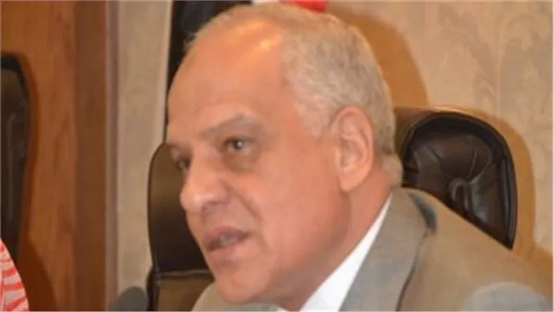 محافظ الجيزة: إصلاح معدات النظافة المتوقفة والدفع بها بالمناطق الشعبية