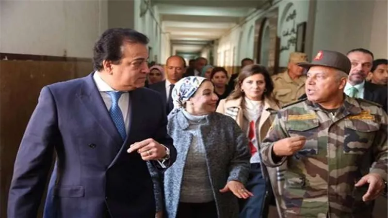 وزير التعليم العالى ورئيس الهيئة الهندسية يتفقدان مستشفى قصر العينى 
