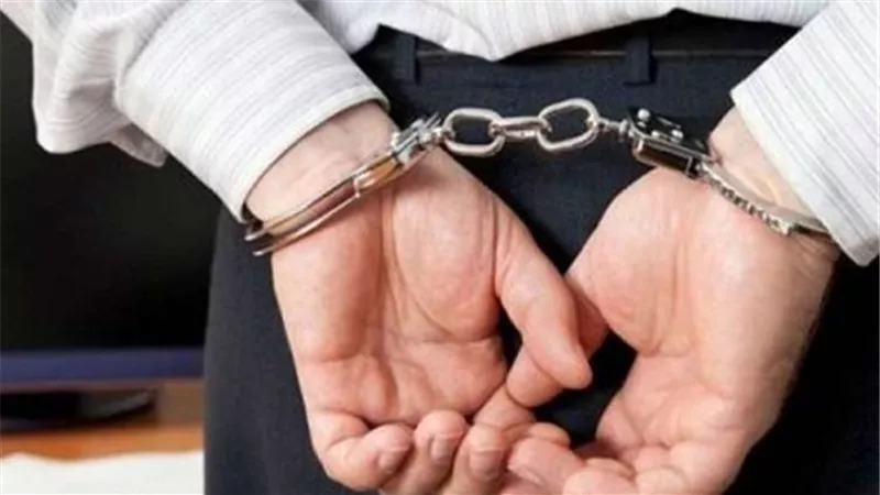 عاطل ينتحل صفة ضابط وينهي مصالح حكومية