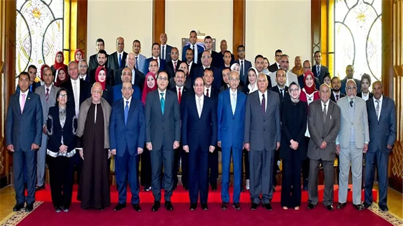 تفاصيل لقاء الرئيس السيسي مع محافظ الوادي الجديد والقيادات التنفيذية والشعبية بالمحافظة