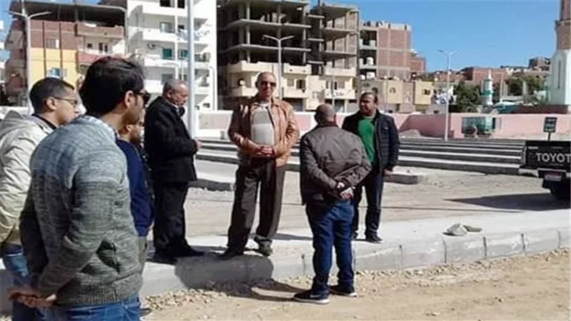 محافظ البحر الأحمر يتفقد الاعمال بموقف الميكروباص الجديد
