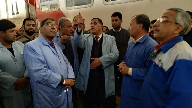 رئيس هيئة السكة الحديد يتفقد ورش فرز القاهرة لمتابعة أعمال الصيانة