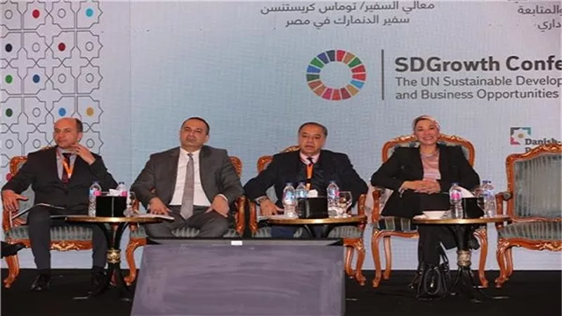 وزيرة البيئة تؤكد على أهمية مراعاة الأبعاد البيئية في العمليات الإنتاجية للوصول للعالمية