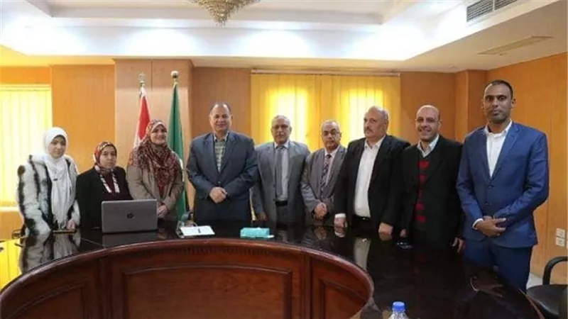 محافظ الفيوم يستقبل وفد المالية لتطبيق نظام الشاشات الذي توفره الوزارة